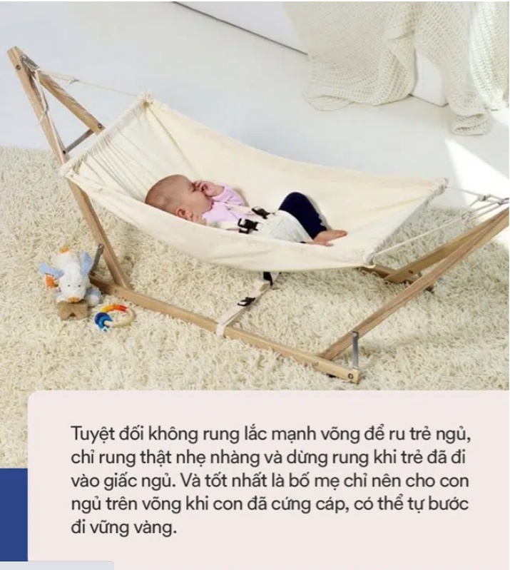 Hú vía xem clip em bé suýt văng khỏi chiếc võng điện đung đưa tốc độ nhanh, vật dụng có thể khiến trẻ tử vong nhưng nhiều mẹ vẫn dùng-1