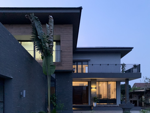 Đầu tư 2,8 tỷ, con trai kiến trúc sư xây tặng bố mẹ ngôi nhà đẹp như biệt thự ở Hà Tĩnh-3