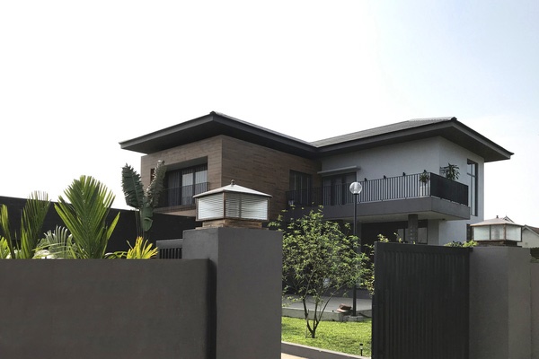 Căn nhà sơn đủ màu sắc loè loẹt nhìn mà nhức mắt, hậu quả của chuyện 5 người 10 ý đây chăng?-4