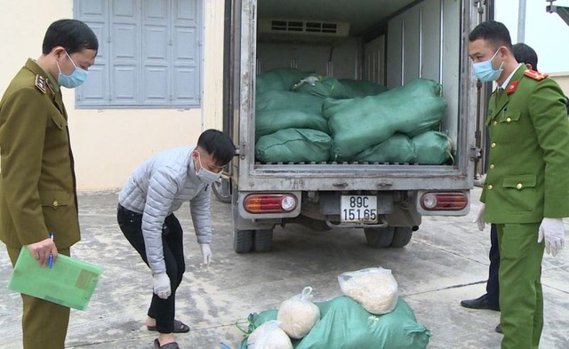 Gần 1 tấn thực phẩm đang phân hủy được mua về cấp đông để bán online-2