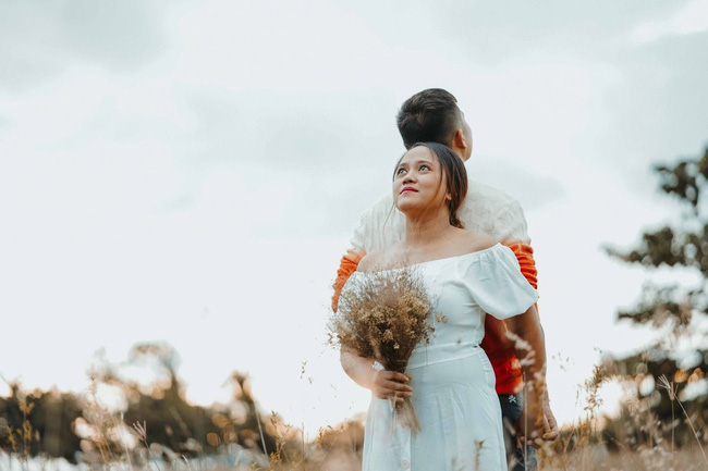 Sốc với bộ ảnh cưới trần trụi của cặp đôi chỉ quấn duy nhất tấm lá chuối, cô dâu tiết lộ phản ứng không tin nổi của phụ huynh-6