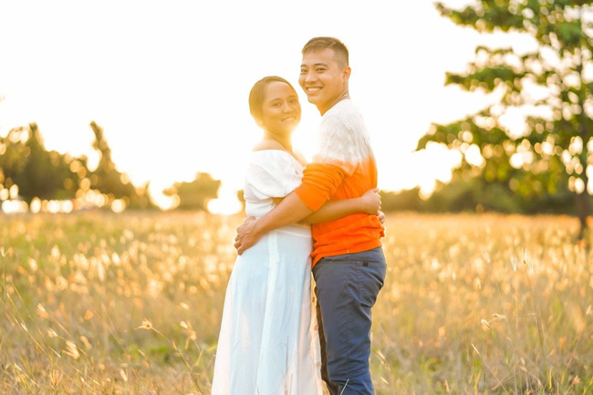 Sốc với bộ ảnh cưới trần trụi của cặp đôi chỉ quấn duy nhất tấm lá chuối, cô dâu tiết lộ phản ứng không tin nổi của phụ huynh-7