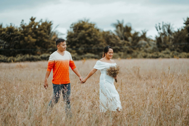 Sốc với bộ ảnh cưới trần trụi của cặp đôi chỉ quấn duy nhất tấm lá chuối, cô dâu tiết lộ phản ứng không tin nổi của phụ huynh-8