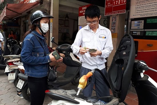 Giá xăng ngày 26/12: Đón Tết Dương lịch, giá tăng mạnh