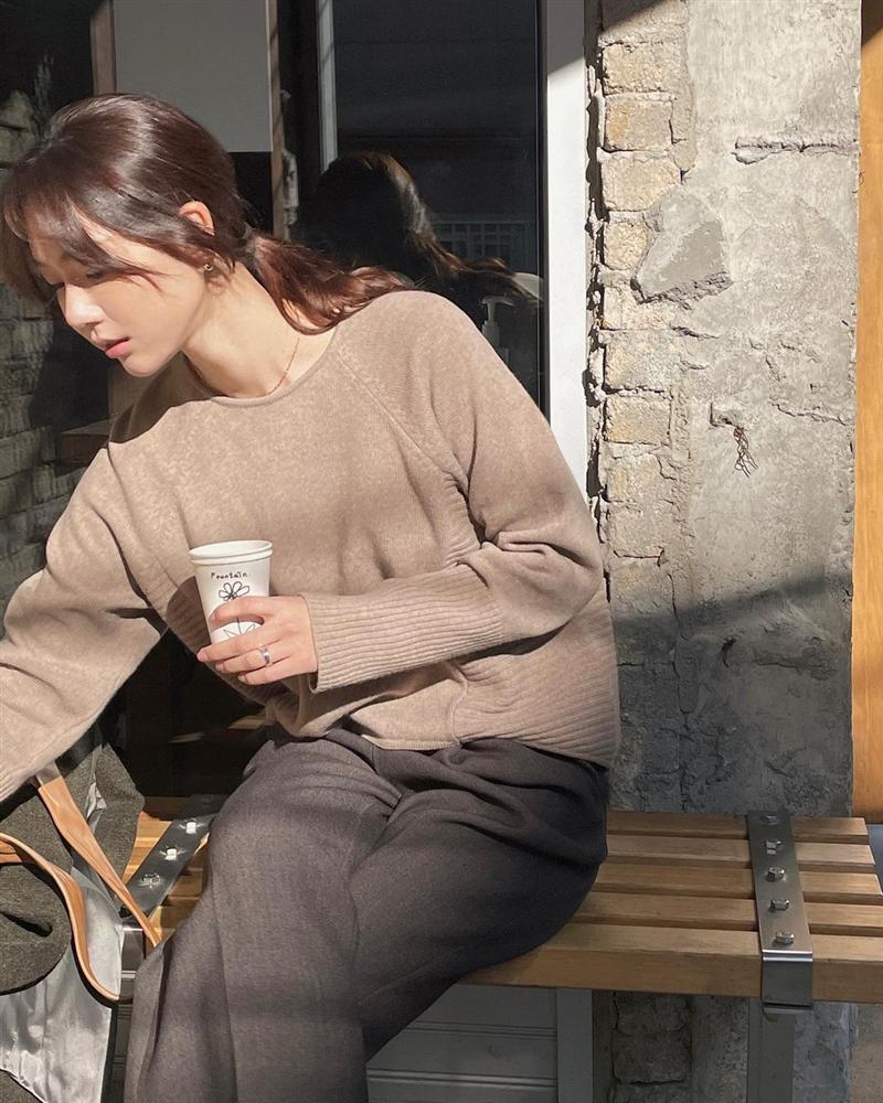 Chị em lên đồ xoay quanh 5 gam màu này thì set nào set nấy đều tây và sang hết cỡ, dẫu toàn diện items rẻ tiền-5