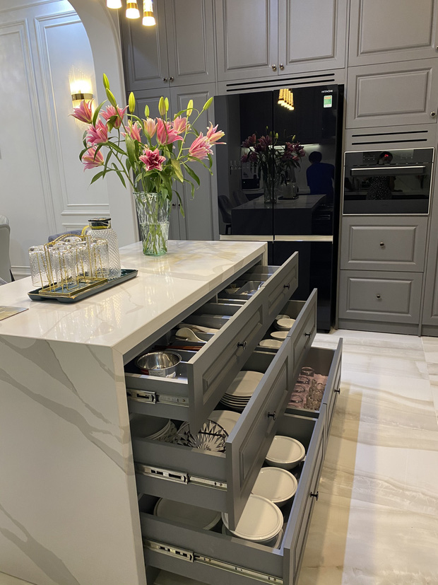 Vợ chồng trẻ đi từ Nam ra Bắc chọn đồ decor, có được ngôi nhà tân cổ điển đẹp mê ly và sang chảnh từng cm-13