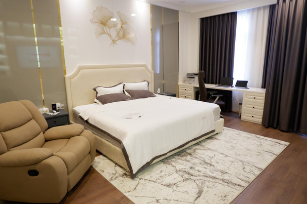 Vợ chồng trẻ đi từ Nam ra Bắc chọn đồ decor, có được ngôi nhà tân cổ điển đẹp mê ly và sang chảnh từng cm-16