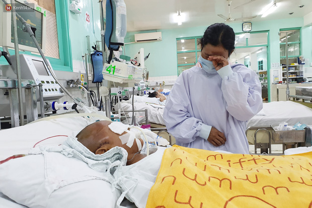 Người mẹ có con trai 4 tuổi bị đâm xuyên mắt, xuất huyết não: Cha mới chết 4 tháng, giờ con làm sao em không sống nổi-4