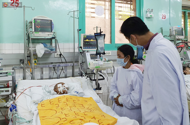 Người mẹ có con trai 4 tuổi bị đâm xuyên mắt, xuất huyết não: Cha mới chết 4 tháng, giờ con làm sao em không sống nổi-5