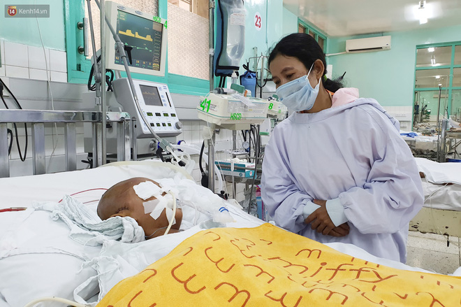 Người mẹ có con trai 4 tuổi bị đâm xuyên mắt, xuất huyết não: Cha mới chết 4 tháng, giờ con làm sao em không sống nổi-12