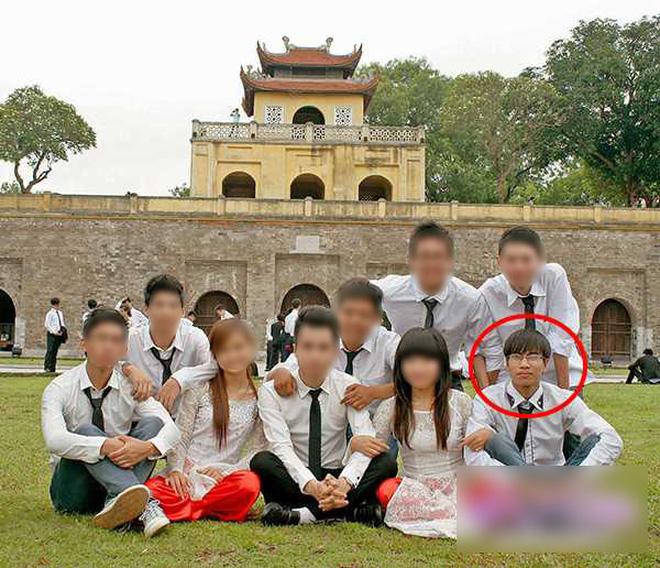 8 năm trước khóc ngất ở sân bay Nội Bài vì thần tượng, nam sinh này bị cả nước đua nhau chế ảnh, cuộc sống hiện tại mới bất ngờ-4