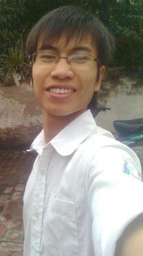 8 năm trước khóc ngất ở sân bay Nội Bài vì thần tượng, nam sinh này bị cả nước đua nhau chế ảnh, cuộc sống hiện tại mới bất ngờ-5