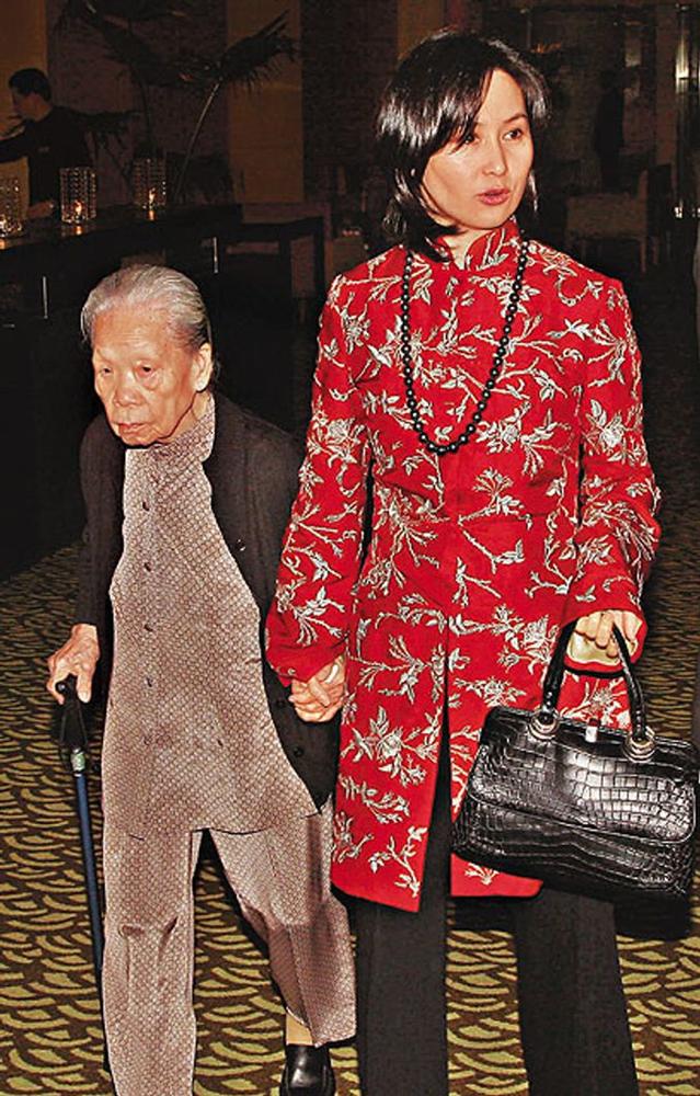 Bảo mẫu trong gia tộc Vua sòng bài Macau: Người may mắn trúng số gần 90 tỷ đồng, người được cô chủ yêu thương hơn mẹ ruột-3