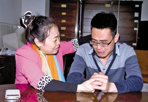 Con gái bị bắt cóc bỗng trở về nhà sau 5 năm, hàng xóm đến chúc mừng nhưng người cha lại lặng lẽ báo cảnh sát-2