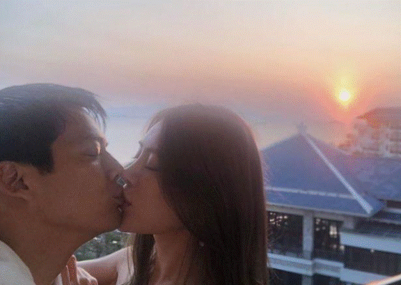 Bạn gái mới của chồng cũ Châu Tấn: Kém Châu Tấn gần 20 tuổi, sở hữu thân hình gợi cảm với vòng 1 bốc lửa-1