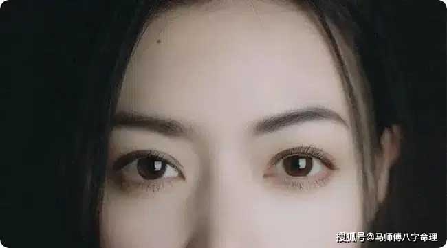 Nữ nhân sở hữu nốt ruồi ở vị trí này, trời sinh có tính kiên cường mạnh mẽ, cuộc sống khó khăn mấy cũng không sợ, cuối năm 2020 may mắn-1