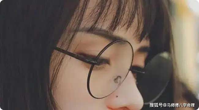 Nữ nhân sở hữu nốt ruồi ở vị trí này, trời sinh có tính kiên cường mạnh mẽ, cuộc sống khó khăn mấy cũng không sợ, cuối năm 2020 may mắn-3