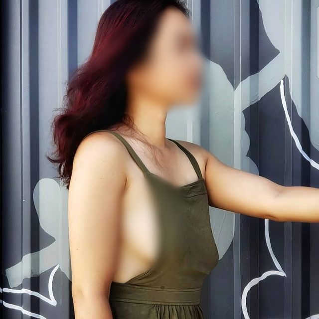 Người phụ nữ không mặc bra đưa cả gia đình đi khắp Sài Gòn, toàn check in nhà hàng sang chảnh nhưng quan trọng là cách ăn mặc phản cảm, để lộ toàn bộ phần ngực trần gây tranh cãi-4