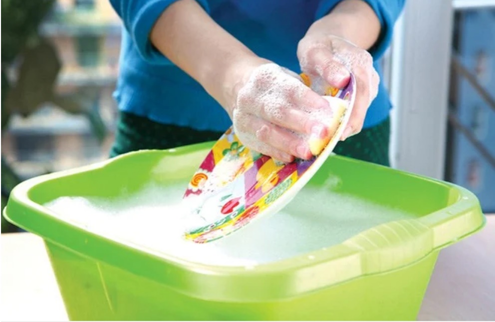 Đổ nước rửa bát lên quần áo, bạn sẽ thấy điều bất ngờ xảy ra-1