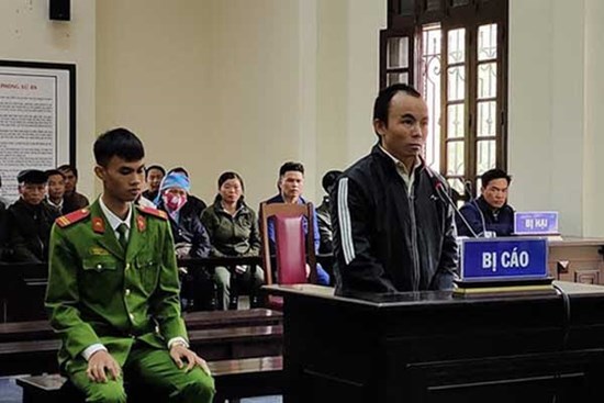 Căm hận vợ bỏ con đi với tình nhân mới, gã đàn ông uống thuốc diệt cỏ rồi truy sát tình địch