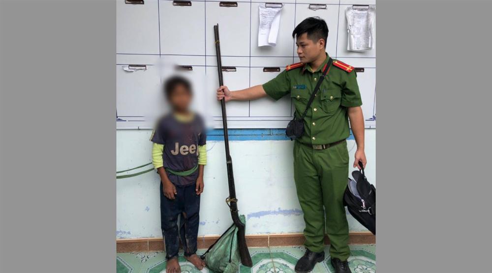 Cháu bé 10 tuổi dùng súng bắn 3 người chỉ vì chị gái hay la mắng-1