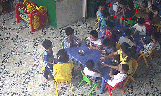 Nhìn lại những vụ giáo viên đánh tát đến cắn, nhốt trẻ mầm non gây chấn động năm 2020: Người bị nghỉ việc lập tức, người cầu xin tha thứ-3