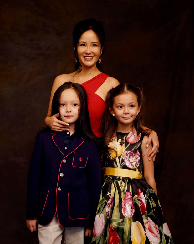 Cặp nhóc tỳ sinh đôi của Hồng Nhung: 8 tuổi thạo 3 thứ tiếng, được cho học toàn môn thượng lưu, xem học phí mỗi năm mà choáng-9