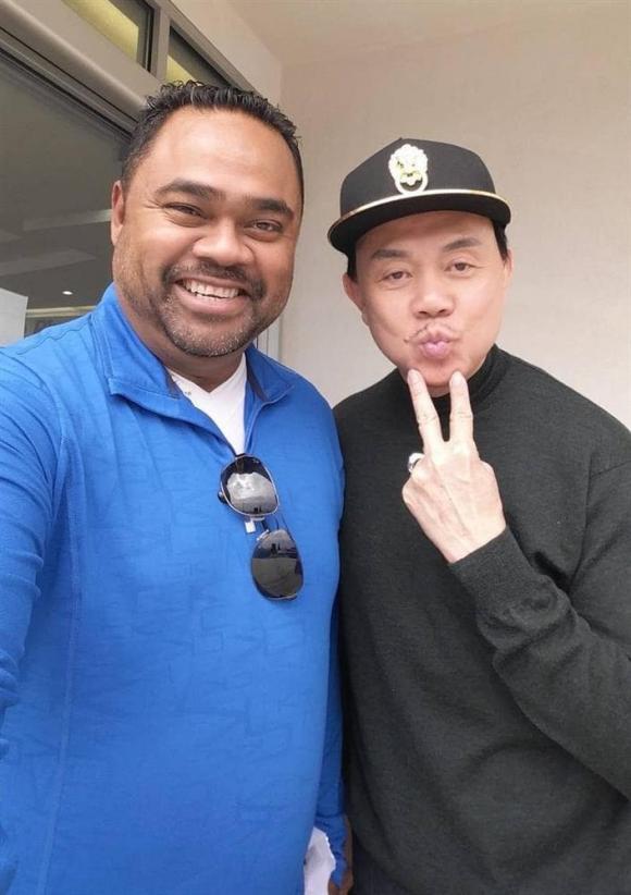 Chồng Thu Phương viếng mộ cố nghệ sĩ Chí Tài, tiết lộ có duyên với đàn anh quá cố-4