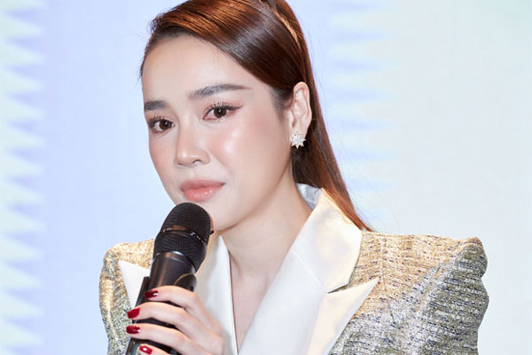 Sao Việt trầm cảm sau sinh: Nhã Phương sốc ngay tại bệnh viện, một nữ ca sĩ đã viết sẵn di chúc để tự tử-13