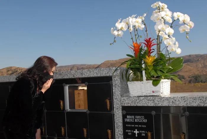 Bà xã cố NS Chí Tài xuất hiện sau đám tang chồng: Nấu lại món cá kho ông xã yêu thích nhất-5