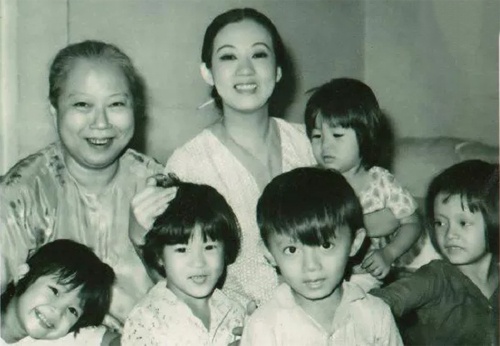 Điểm danh 4 gia đình nghệ thuật nổi tiếng miền Nam-5