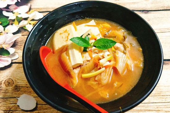 Mách chị em cách nấu một loại canh chuẩn đét như trong phim Hàn Quốc: Ăn đến đâu ấm đến đấy, xì xụp trời lạnh thì tuyệt cú mèo!