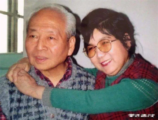 Cô gái mù chữ nhưng vẫn tự mình kiếm được chồng xịn, chủ động cầu hôn và nhận phải phản ứng không ngờ-5