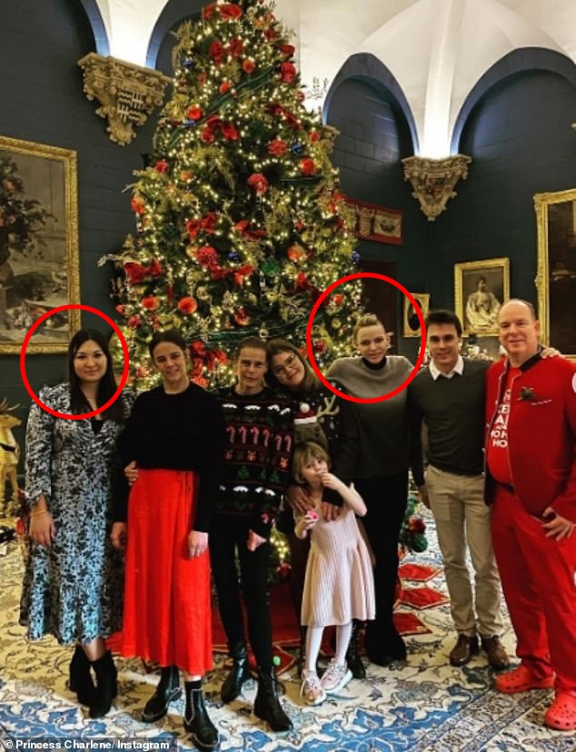 Vương phi Monaco lần đầu xuất hiện cùng gia đình chồng với mái tóc cạo nửa đầu, nàng dâu hoàng gia gốc Việt cũng góp mặt-1