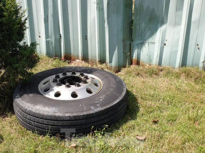 Tai nạn kinh hoàng giữa 3 ô tô trong khu công nghiệp ở Bình Dương-3