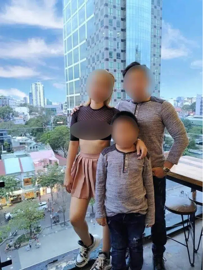 Hình ảnh người phụ nữ ngực trần ở TP.HCM đang được share trong nhóm dạy con, điều gì đã khiến các cha mẹ náo loạn đến vậy?-3