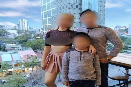 Hình ảnh người phụ nữ ngực trần ở TP.HCM đang được share trong nhóm dạy con, điều gì đã khiến các cha mẹ náo loạn đến vậy?