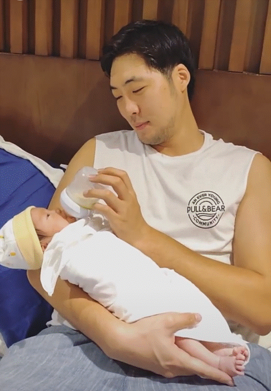 Sao Việt trầm cảm sau sinh: Nhã Phương sốc ngay tại bệnh viện, một nữ ca sĩ đã viết sẵn di chúc để tự tử-6