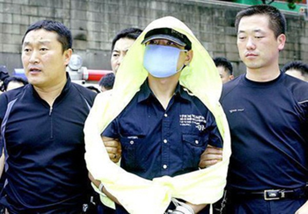 Sát thủ áo mưa vàng: Tên tội phạm man rợ nhất Hàn Quốc cùng nỗi căm hận đáng sợ dành cho phụ nữ-2