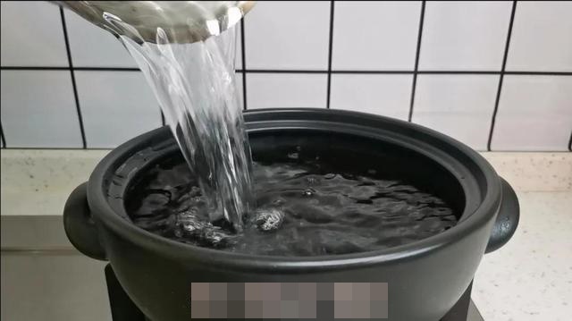 Đừng vội dùng ngay nồi sứ mới mua về, hãy học cách nấu và bảo quản đúng cách để nồi bền và không bị nứt-3