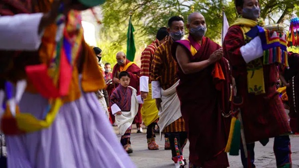 Hoàng hậu vạn người mê Bhutan chia sẻ ảnh mới của 2 Hoàng tử, vẻ ngoài của hai đứa trẻ gây bất ngờ-1