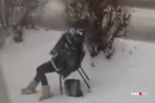 Cụ bà chết cóng giữa băng tuyết lạnh giá, hành động trước đó dẫn đến cái chết bi kịch của các nhân chứng gây phẫn nộ tột cùng-3