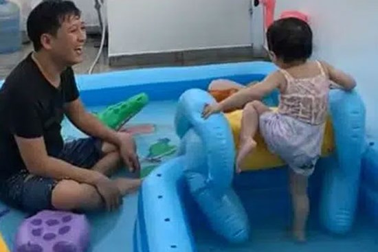 Nhã Phương tiết lộ khoảnh khắc Trường Giang chơi đùa với con gái cực đáng yêu