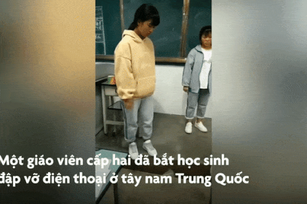 Giáo viên bắt học sinh đập vỡ điện thoại