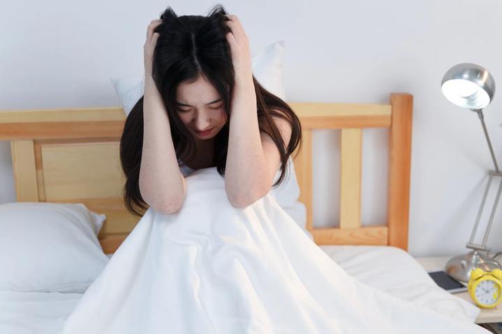 Động thai nằm ở nhà 3 tháng, buồn chán tôi lôi sách ra đọc thì run rẩy phát hiện bí mật về đêm tân hôn say rượu của 2 vợ chồng-2