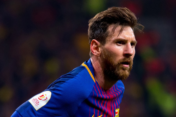 Ăn mừng kỷ lục 644 bàn thắng, Messi tặng bia cho đối thủ-1