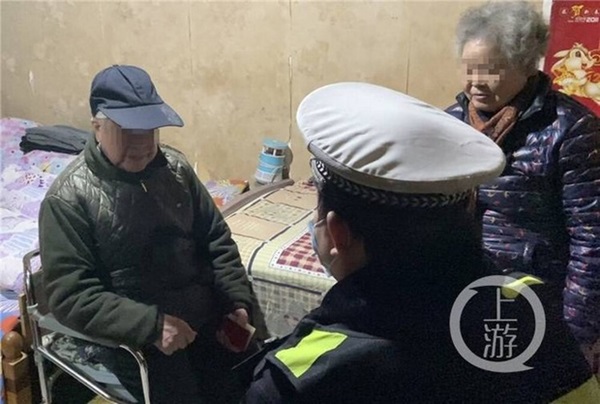 Giận vợ đã nấu ăn chán rồi còn giữ thẻ lương của mình suốt 30 năm, cụ ông 80 tuổi bỏ nhà đi bụi-3