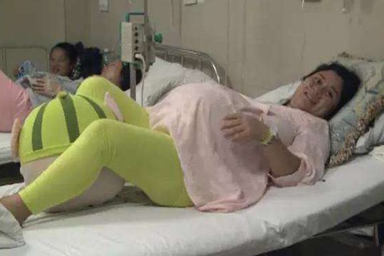 Bà mẹ 46 tình cờ gặp bà ngoại 46, cùng tuổi nhưng khoảng cách cuộc sống không nhỏ