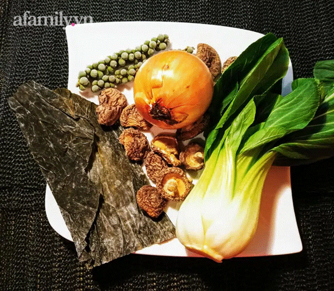 Ngày Rằm muốn ăn chay đơn giản thì thử ngay món mỳ nấm cay ngon hết cỡ này nhé!-1