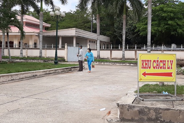 Còn một trường hợp F1 đi cùng bệnh nhân ở Vĩnh Long chưa thể truy vết, ban đầu xác định có đến quận 9-4